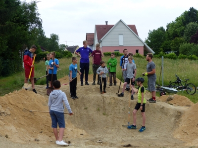 Piste de Pumptrak - les jeunes bikers très nombreux au RDV