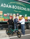 Adam boissons s&#039;équipe de vélos électriques